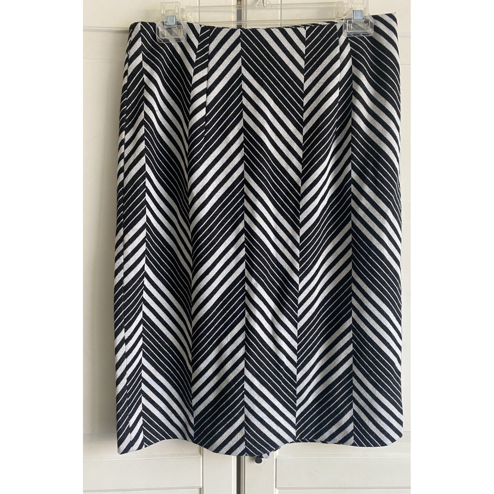Halogen Skirt Womens Size 10 Black White Chevron Knit Comfy